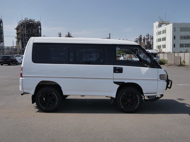 1994 Mitsubishi Delica JDM car for sale — photo 5 of 24