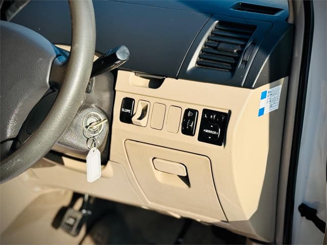 2005 Toyota Voxy JDM car for sale — photo 20 of 25