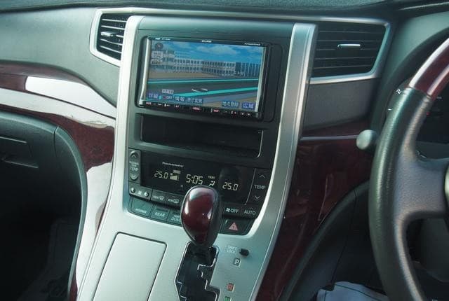 2011 Toyota Vellfire JDM car for sale — photo 16 of 25