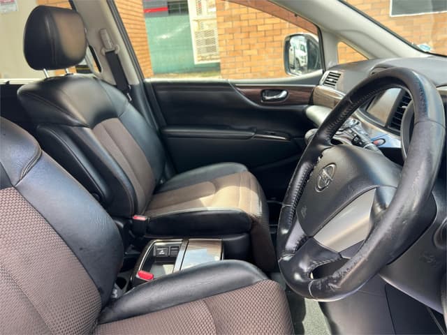 2011 Nissan Elgrand JDM car for sale — photo 13 of 16