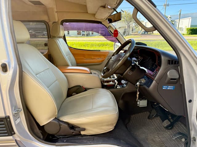 1998 Toyota Grand Hiace JDM car for sale — photo 11 of 24