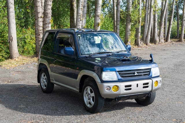 2000 Mitsubishi Pajero Mini JDM car for sale — photo 3 of 15
