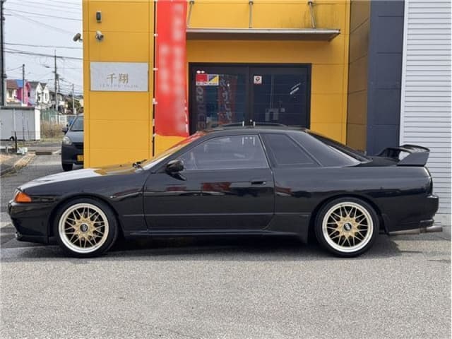 1992 Nissan Skyline JDM car for sale — photo 4 of 5