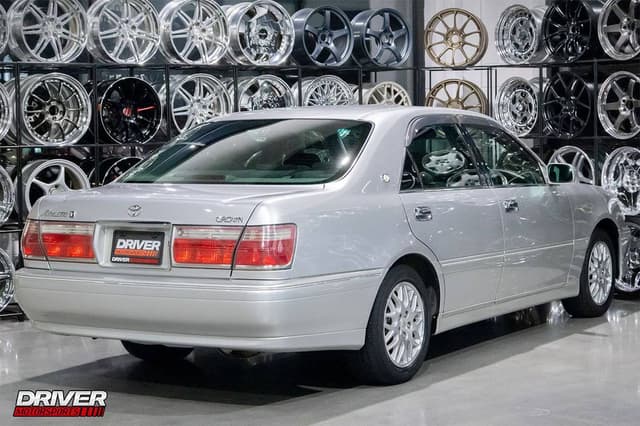 2000 Toyota Crown JDM car for sale — photo 2 of 10