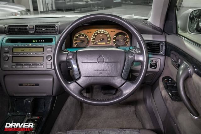 2000 Toyota Crown JDM car for sale — photo 3 of 10
