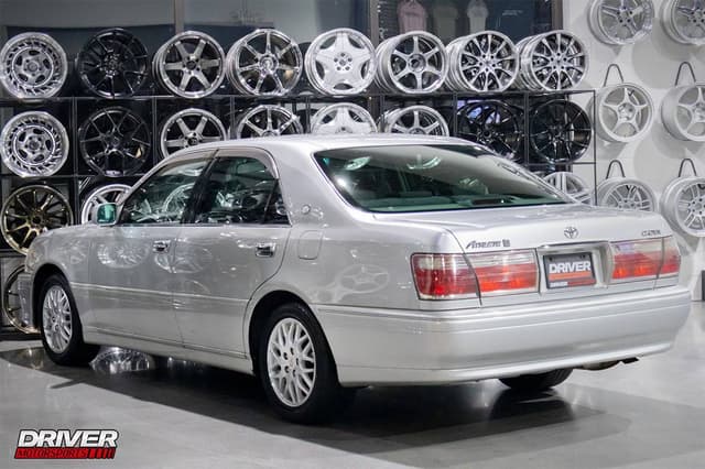 2000 Toyota Crown JDM car for sale — photo 8 of 10