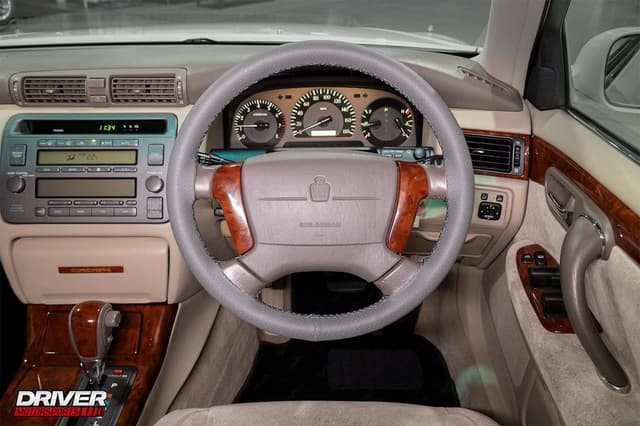 2000 Toyota Crown JDM car for sale — photo 3 of 10