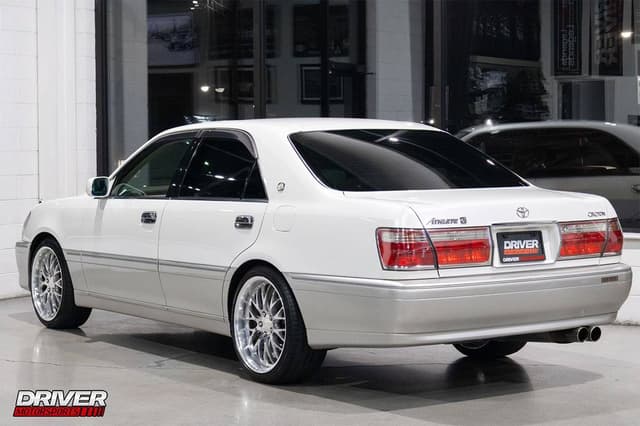 1999 Toyota Crown JDM car for sale — photo 2 of 10