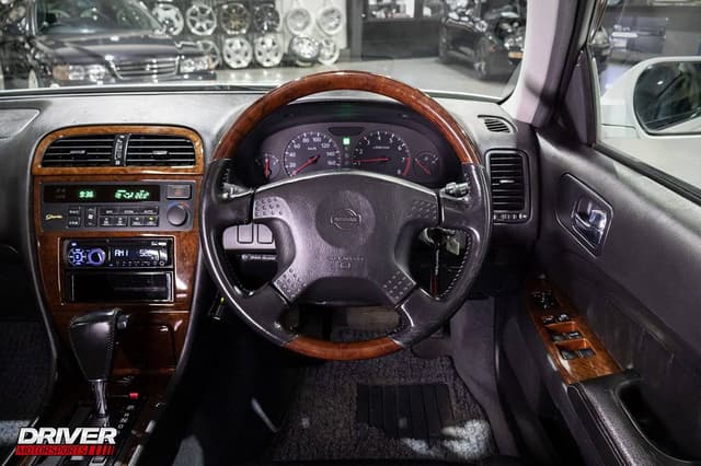 1998 Nissan Gloria JDM car for sale — photo 3 of 10