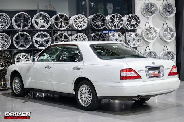 1998 Nissan Gloria JDM car for sale — photo 8 of 10