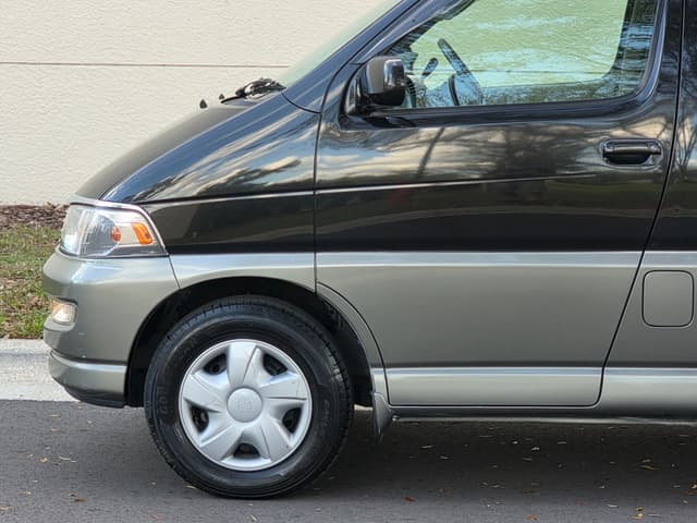 1998 Toyota HiAce JDM car for sale — photo 21 of 22