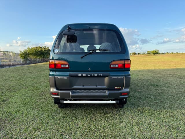 1996 Mitsubishi Delica JDM car for sale — photo 16 of 24