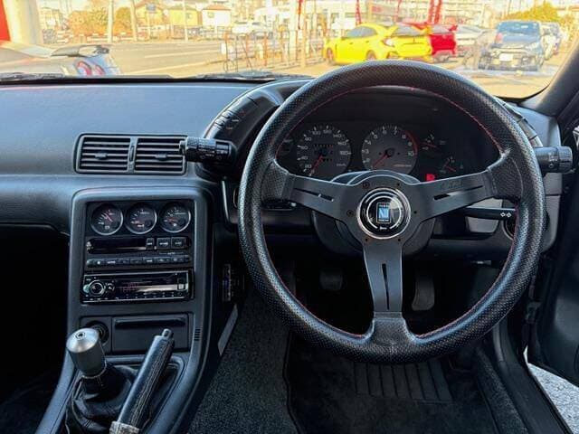 1991 Nissan Skyline JDM car for sale — photo 3 of 12