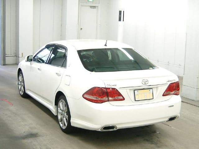 2009 Toyota Crown JDM car for sale — photo 2 of 6