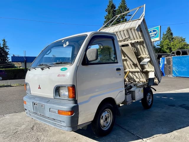 1995 Mitsubishi Minicab JDM car for sale — photo 2 of 9
