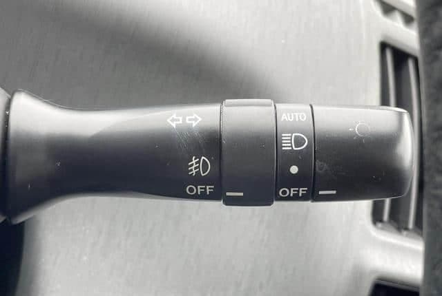 2011 Toyota Prius JDM car for sale — photo 23 of 25