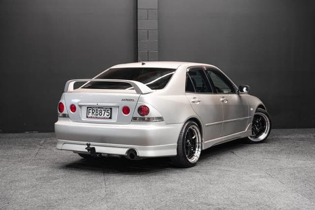 2001 Toyota Altezza JDM car for sale — photo 7 of 16