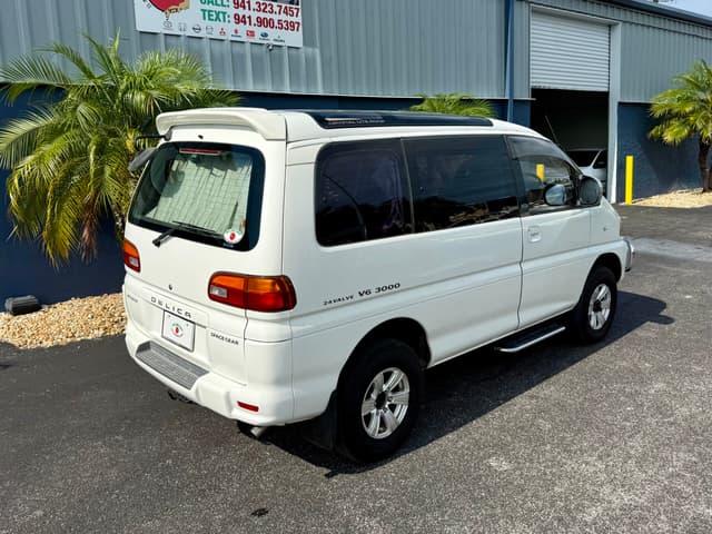 1995 Mitsubishi Delica JDM car for sale — photo 9 of 21