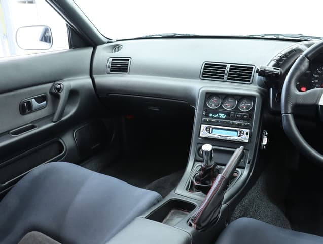 1993 Nissan Skyline JDM car for sale — photo 16 of 25