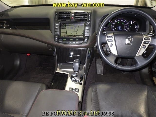 2010 Toyota Crown JDM car for sale — photo 3 of 4