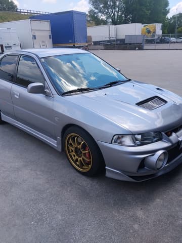 1996 Mitsubishi Lancer Evolution JDM car for sale — photo 2 of 26