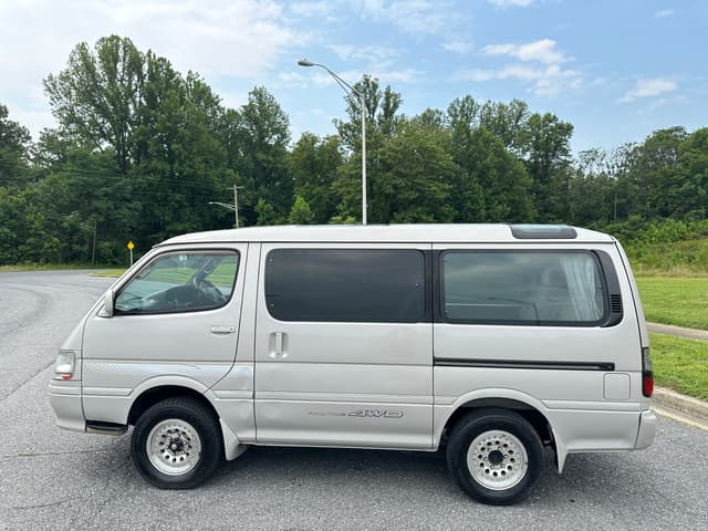 1998 Toyota HiAce JDM car for sale — photo 8 of 18