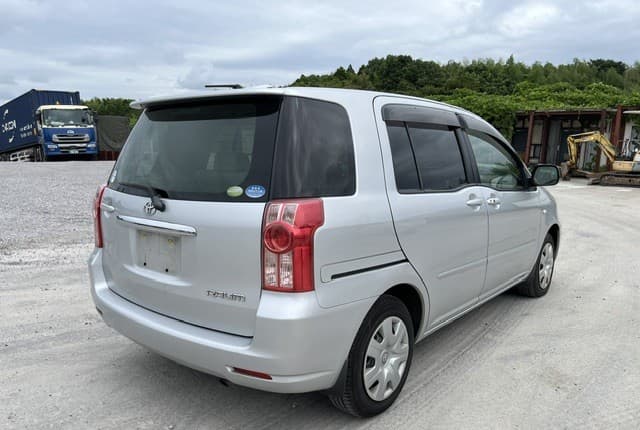 2007 Toyota Raum JDM car for sale — photo 3 of 25