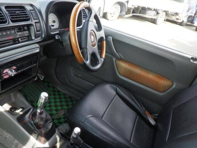 1999 Suzuki Jimny JDM car for sale — photo 3 of 7