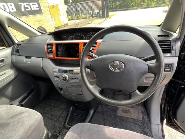 2005 Toyota Noah JDM car for sale — photo 12 of 17