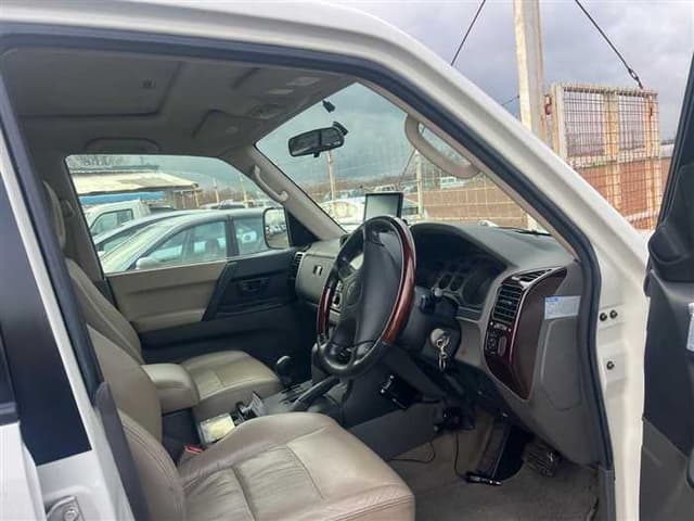 2000 Mitsubishi Pajero JDM car for sale — photo 10 of 25