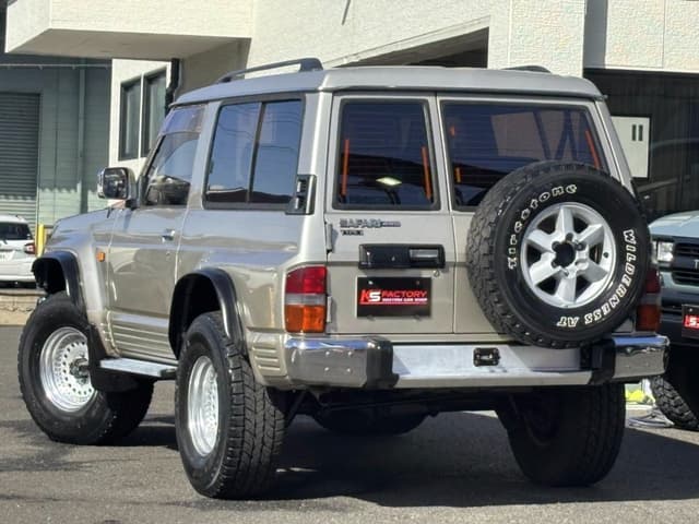 1995 Nissan Safari JDM car for sale — photo 5 of 11