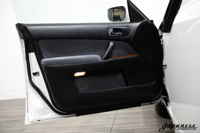 1996 Nissan Gloria JDM car for sale — photo 17 of 25