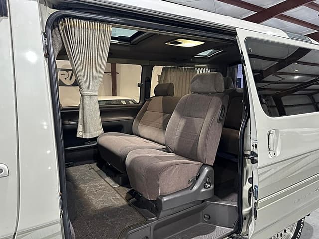 2000 Toyota HiAce JDM car for sale — photo 12 of 18