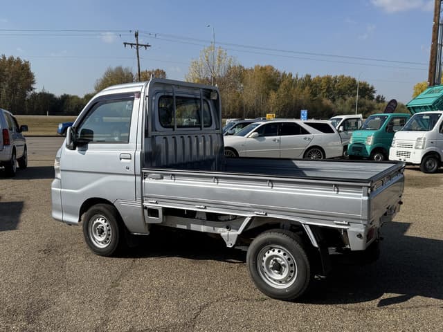 2009 Daihatsu Hijet JDM car for sale — photo 2 of 6