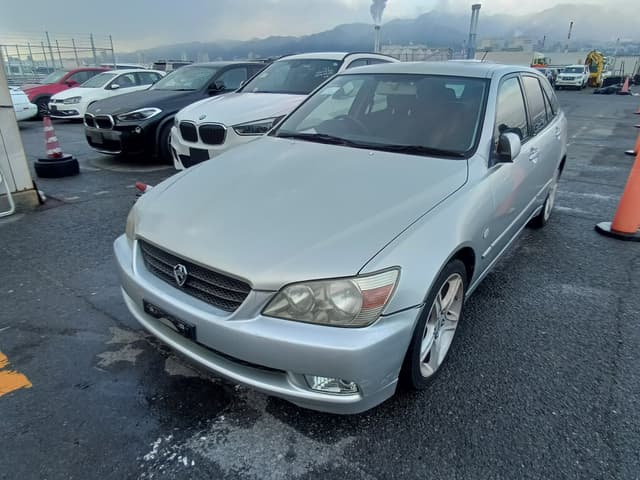 2001 Toyota Altezza JDM car for sale — photo 2 of 10