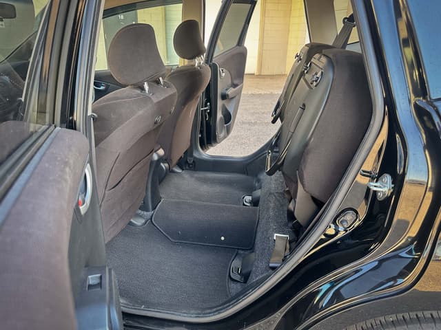 2010 Honda Fit JDM car for sale — photo 19 of 25
