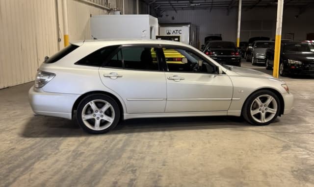 2001 Toyota Altezza JDM car for sale — photo 7 of 25