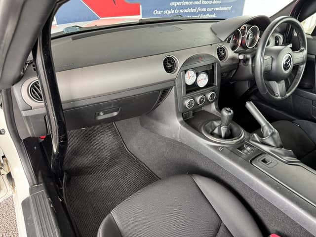 2011 Mazda Roadster (Eunos Roadster / MX-5) JDM car for sale — photo 12 of 25