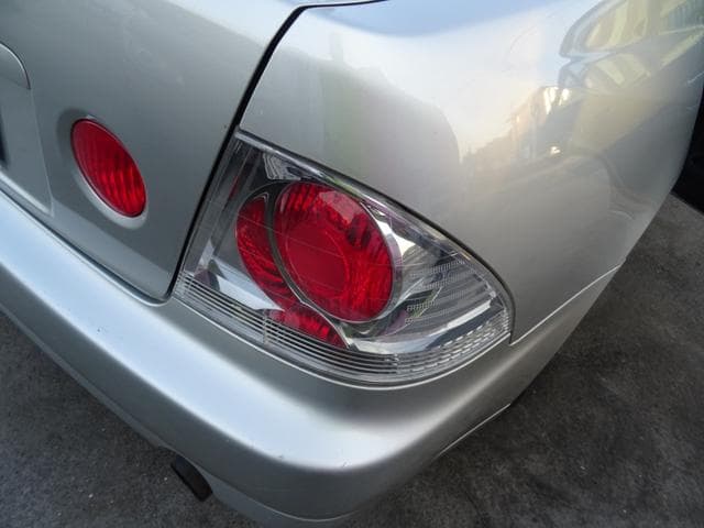 1999 Toyota Altezza JDM car for sale — photo 13 of 24