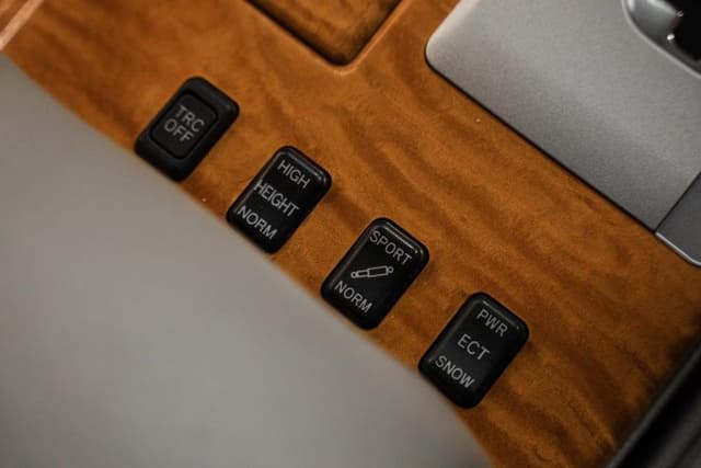 2006 Toyota Majesta JDM car for sale — photo 12 of 16