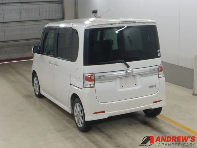 2011 Daihatsu JDM car for sale — photo 2 of 5