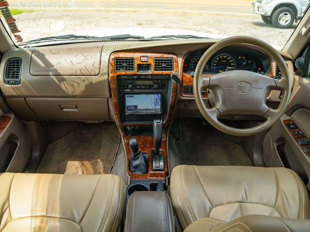 2000 Toyota Hilux Surf JDM car for sale — photo 11 of 14