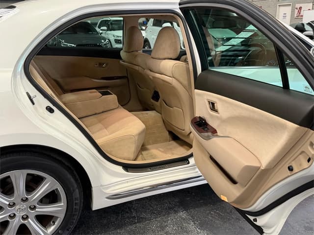 2010 Toyota Crown JDM car for sale — photo 15 of 21