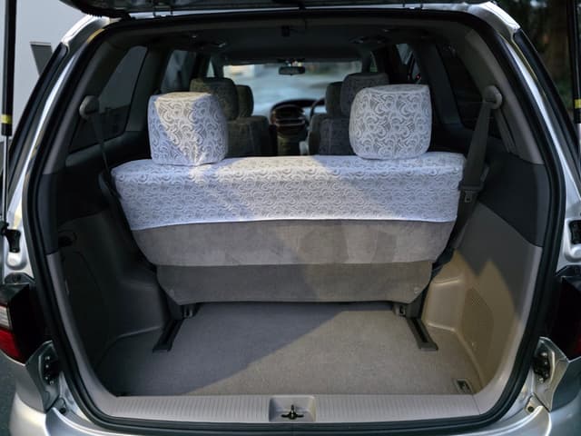 2000 Toyota Estima JDM car for sale — photo 16 of 17