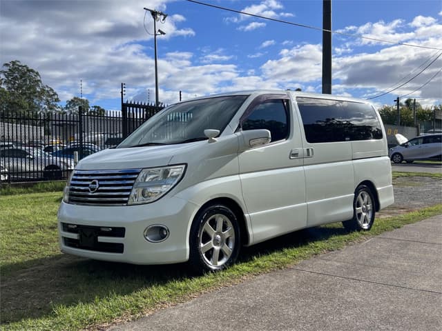 2007 Nissan Elgrand JDM car for sale — photo 10 of 16