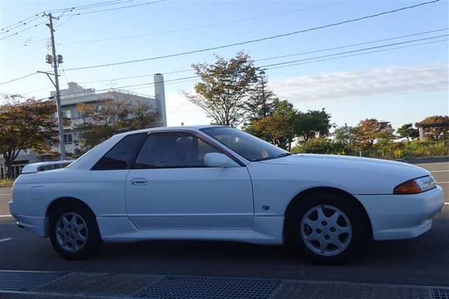 1992 Nissan Skyline JDM car for sale — photo 4 of 24