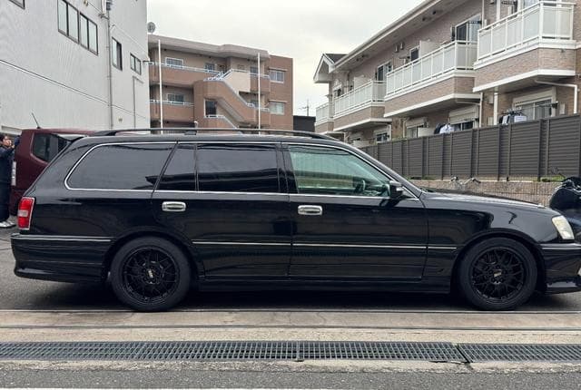 2003 Toyota Crown JDM car for sale — photo 12 of 25