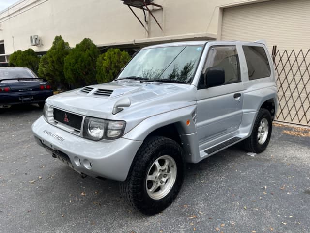 1997 Mitsubishi Pajero JDM car for sale — photo 3 of 17
