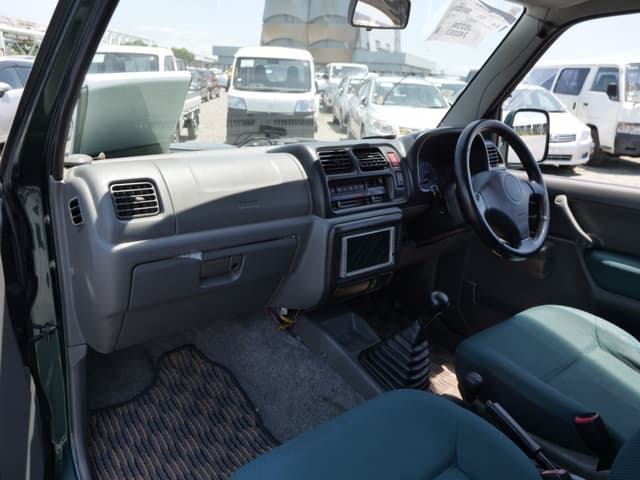 2001 Suzuki Jimny JDM car for sale — photo 23 of 25