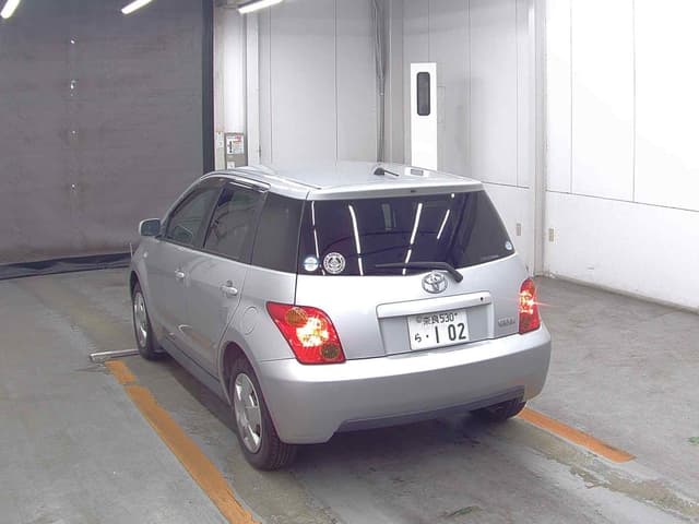 2004 Toyota Ist JDM car for sale — photo 5 of 6
